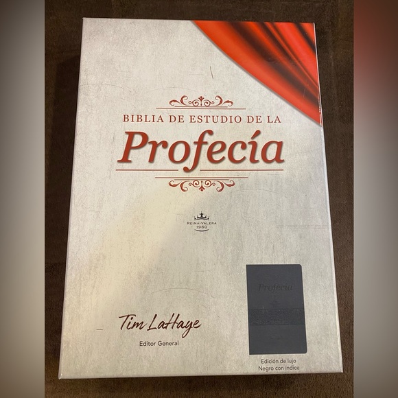 Black Leather Study Bible - Picture 2 of 12